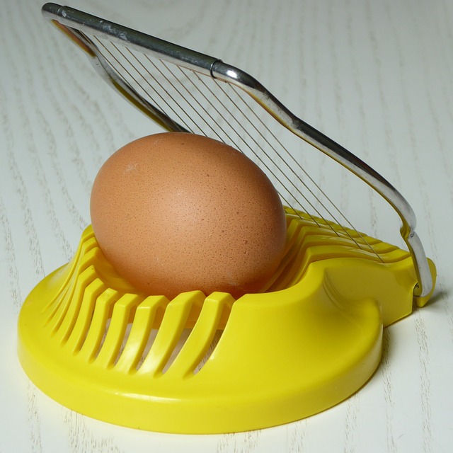 Fra praktisk redskab til designikon: Æggeskæreren, der imponerer på bordet